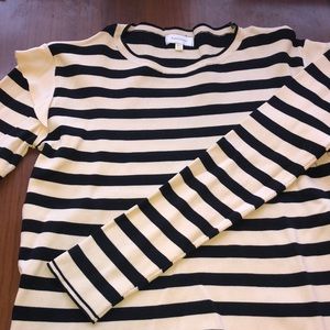 Black & cream top w/ CUTE ruffle shoulder